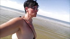 Geile Sau mit dicken Haengetitten