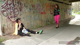 Obdachlos die geile MILF gebumst und Natursekt